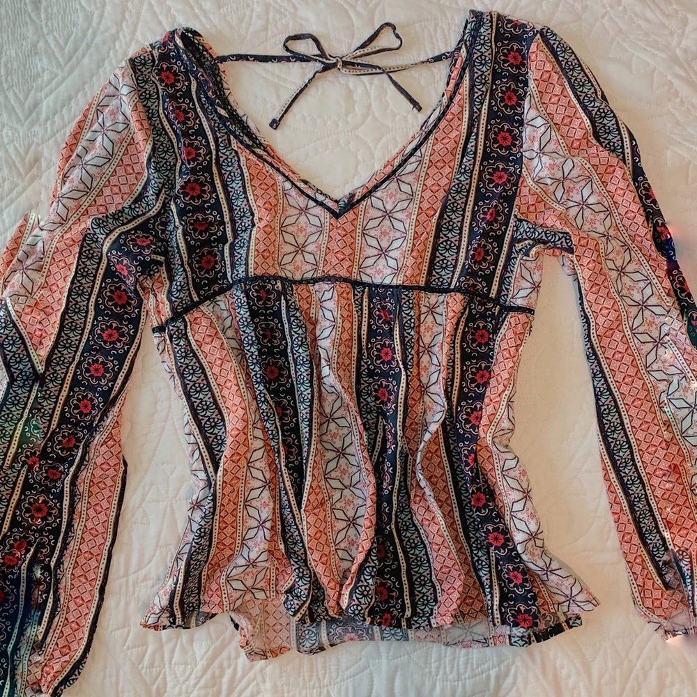 Abercrombie long sleep patterned vneck top